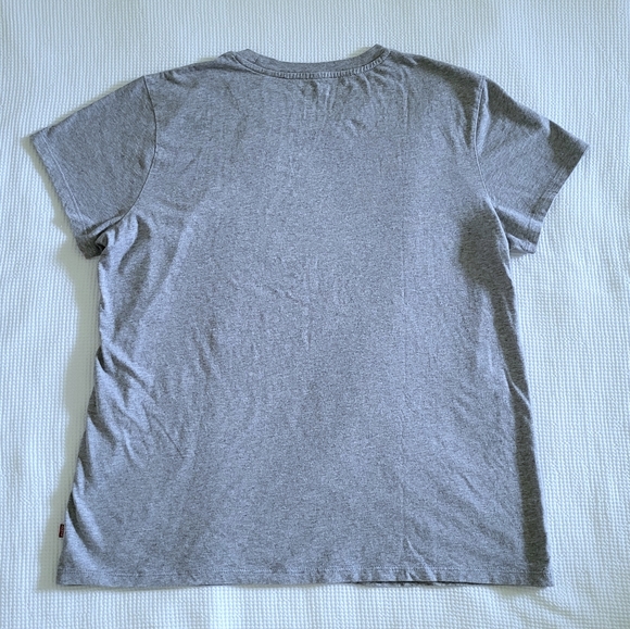 Levi's Heather Grey "Feeling Sensing Seeing" Graphic Tee👕 - NWT - Picture 2 of 13